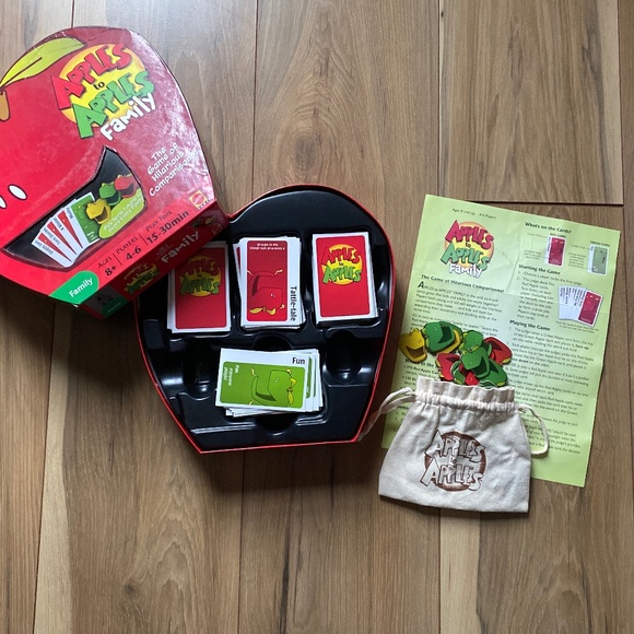 Apples to Apples Family Board Game - Picture 2 of 4